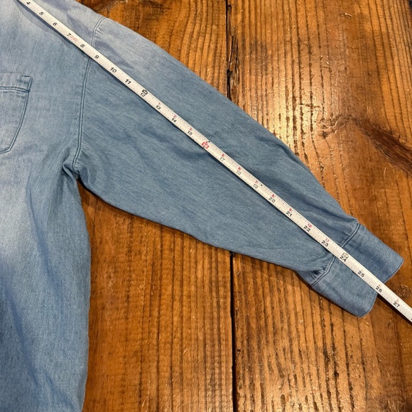 Old Navy Boyfriend Denim Shirt Light Wash Button Down Size Small - Picture 7 of 8